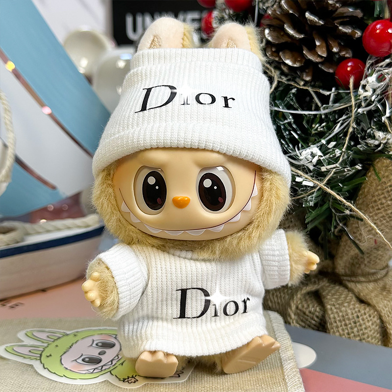 Labubu White Elegance – Cosy Winter Style