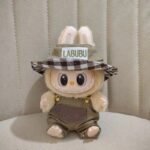 Countryside Vichy Outfit for Labubu Figure – Green Overalls & “LABUBU” Hat Edition