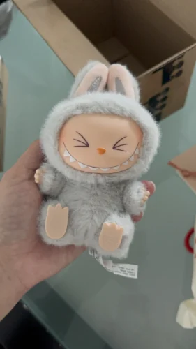 Labubu Vinyl Plush Zizi – Have A Seat Series photo review